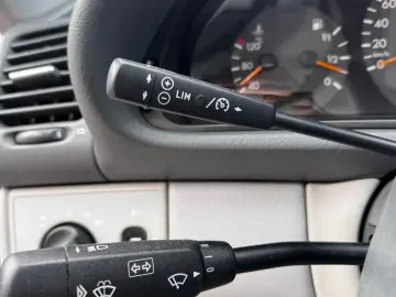 Mercedes-Benz CLK 230 2001 2.3L Benzină