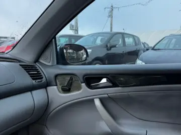 Mercedes-Benz CLK 230 2001 2.3L Benzină