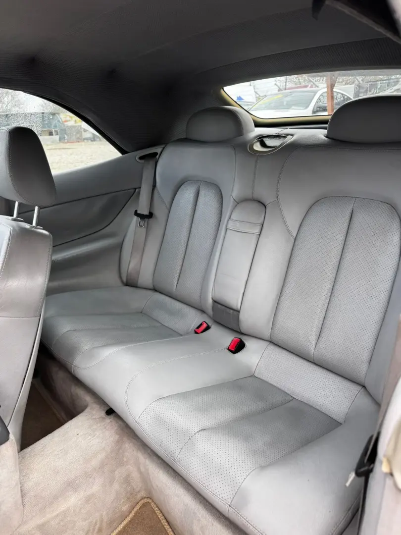 Mercedes-Benz CLK 230 2001 2.3L Benzină