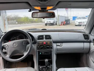 Mercedes-Benz CLK 230 2001 2.3L Benzină