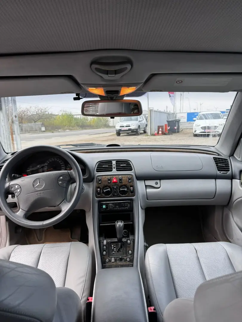 Mercedes-Benz CLK 230 2001 2.3L Benzină