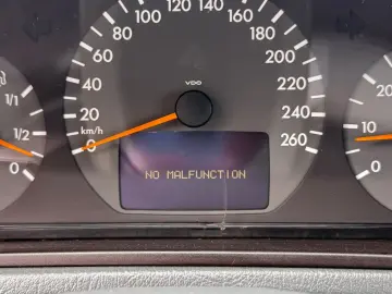 Mercedes-Benz CLK 230 2001 2.3L Benzină