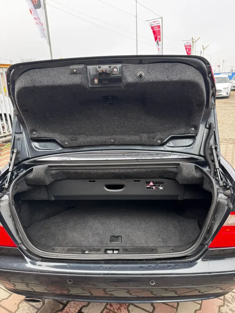 Mercedes-Benz CLK 230 2001 2.3L Benzină