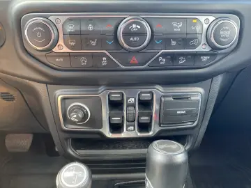 Wrangler UNLIMITED SAHARA SKY ONE KAMERA NAVI