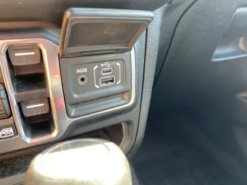 Wrangler UNLIMITED SAHARA SKY ONE KAMERA NAVI