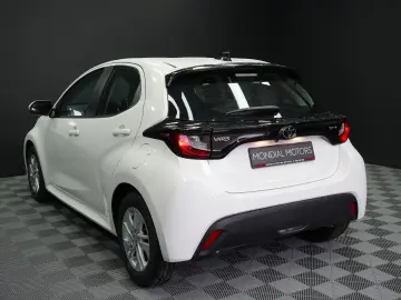 TOYOTA YARIS HYB ECO AT