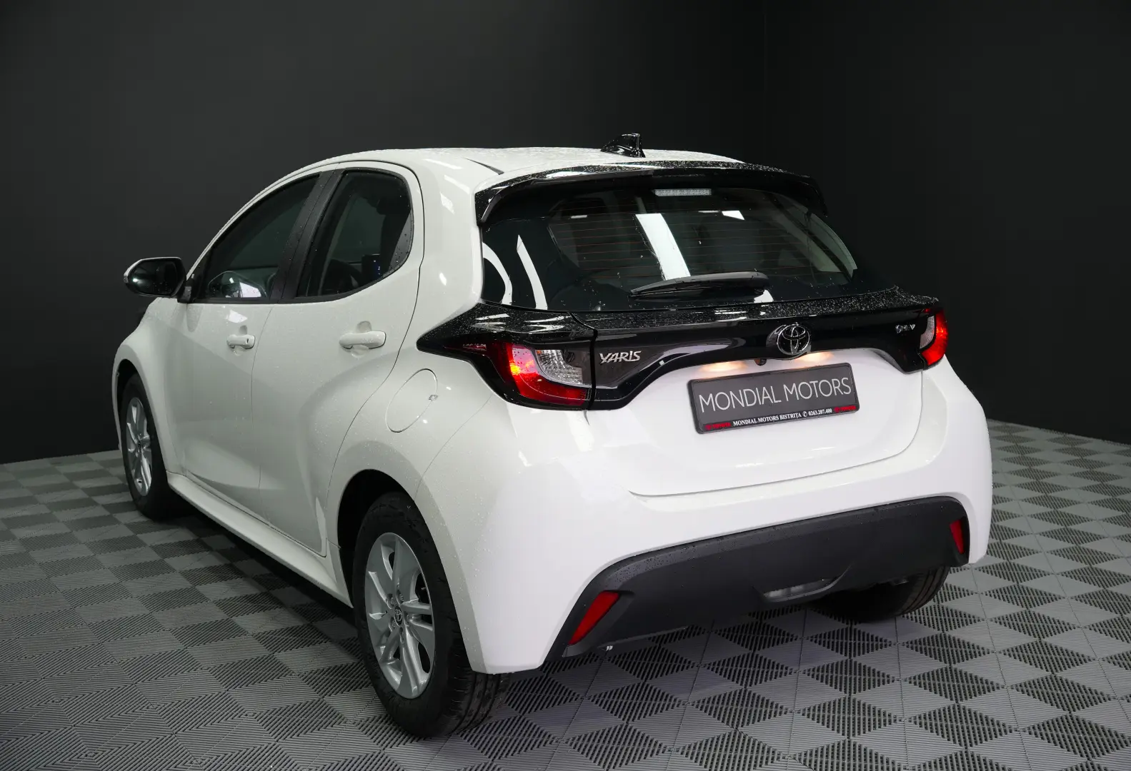 TOYOTA YARIS HYB ECO AT