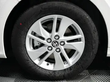 TOYOTA YARIS HYB ECO AT