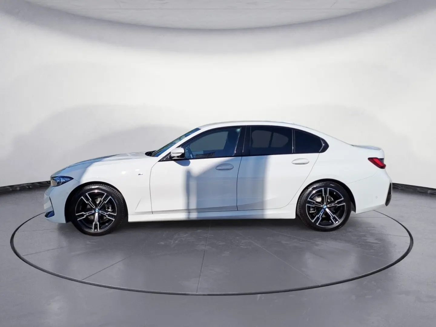 318i M-Sport  Navi Memory Kamera LED PDC SHZ DAB