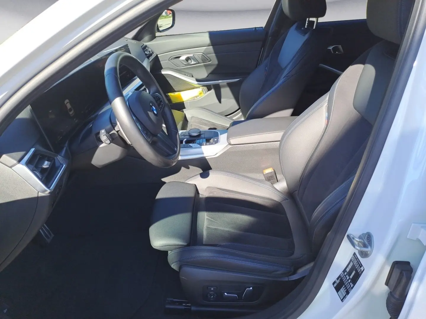 318i M-Sport  Navi Memory Kamera LED PDC SHZ DAB