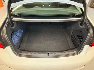 320d Lim. Sport Line Aut. LED~KAMERA360~AHK~SPUR