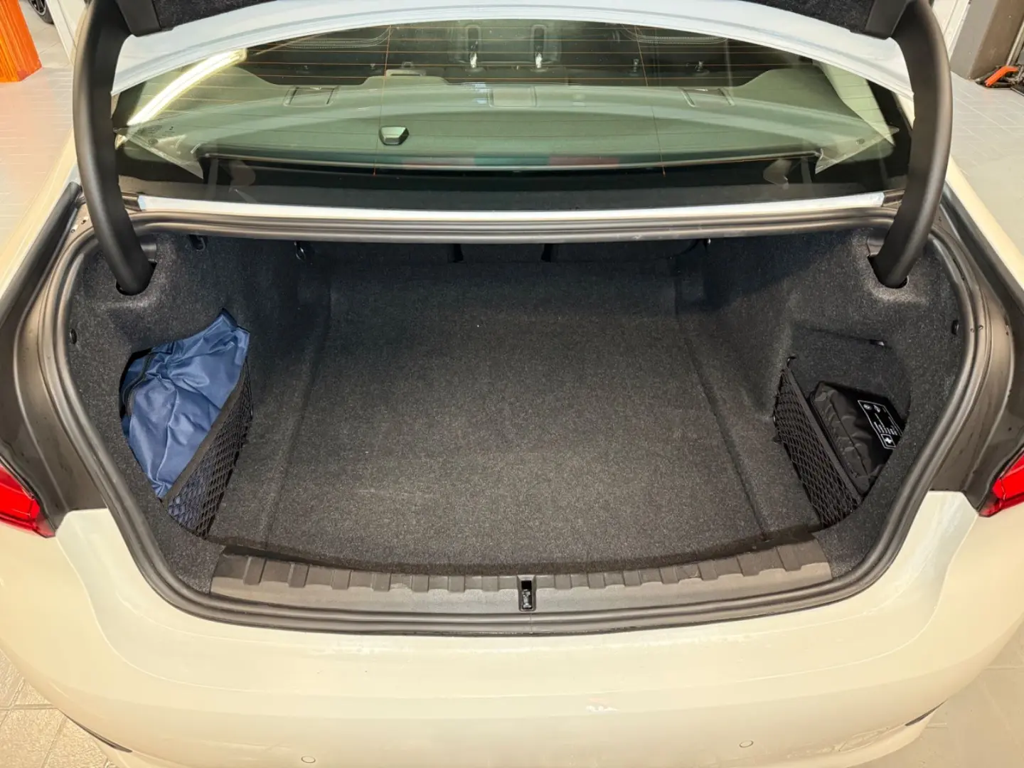 320d Lim. Sport Line Aut. LED~KAMERA360~AHK~SPUR