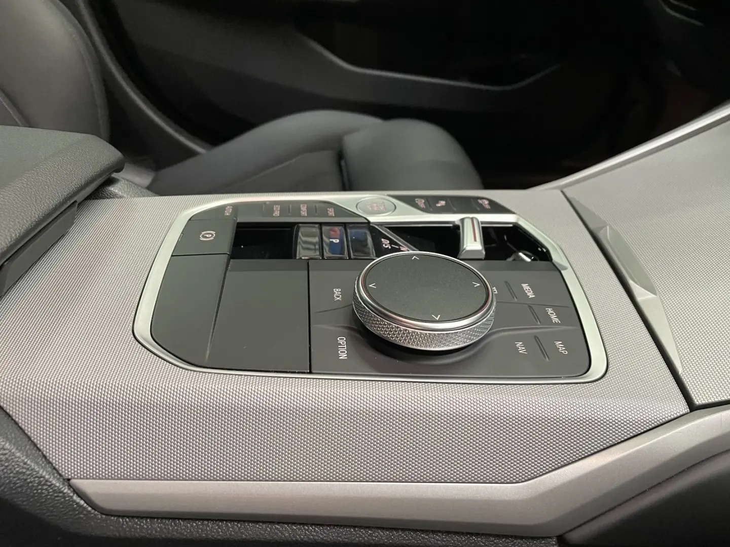 320i HIFI DAB AHK KLIMAAUTO. CARPLAY ALU 17
