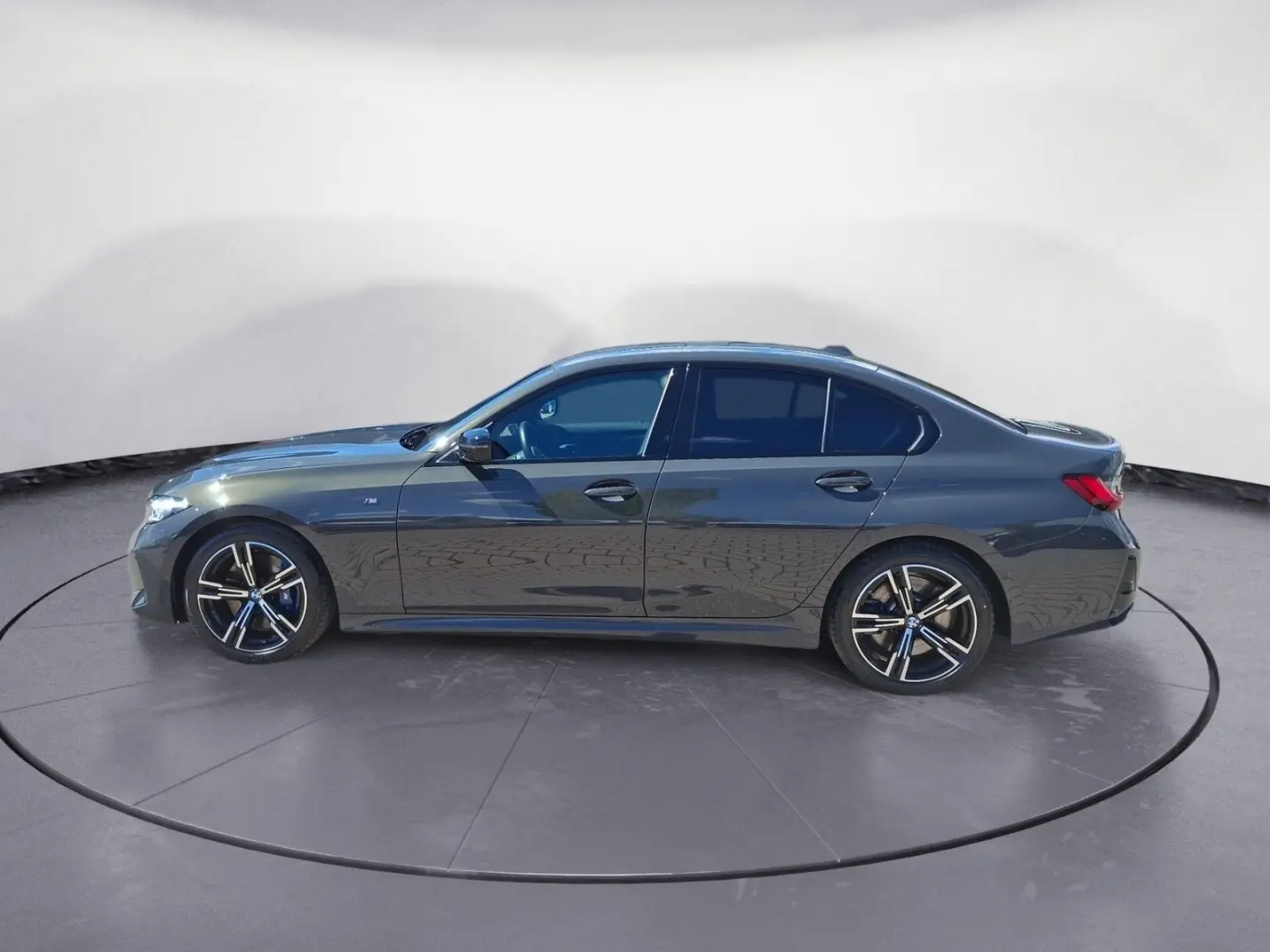 330i Automatic ACC Harman Kardon LED