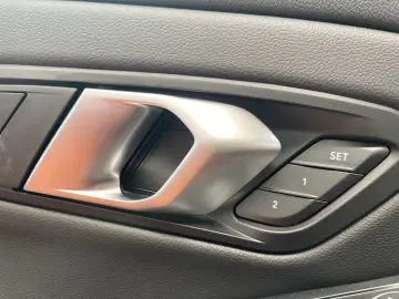 330e Advantage Line Sportsitze HUD DAB Professio