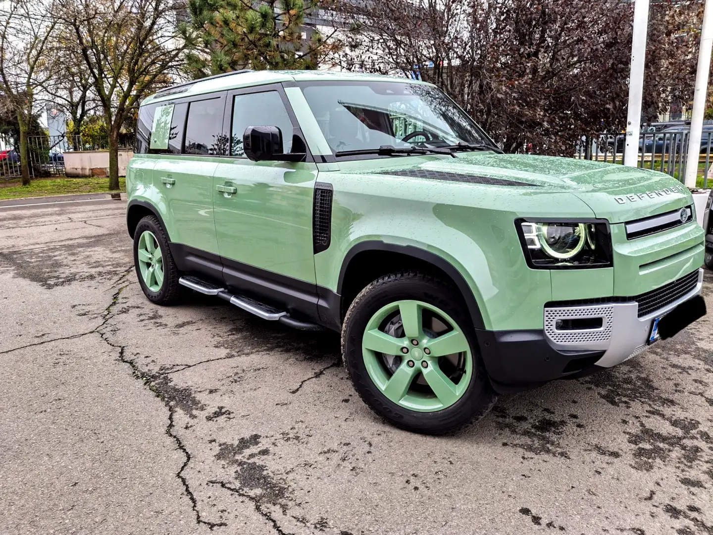 Land Rover Defender P400 75th Limited Edition