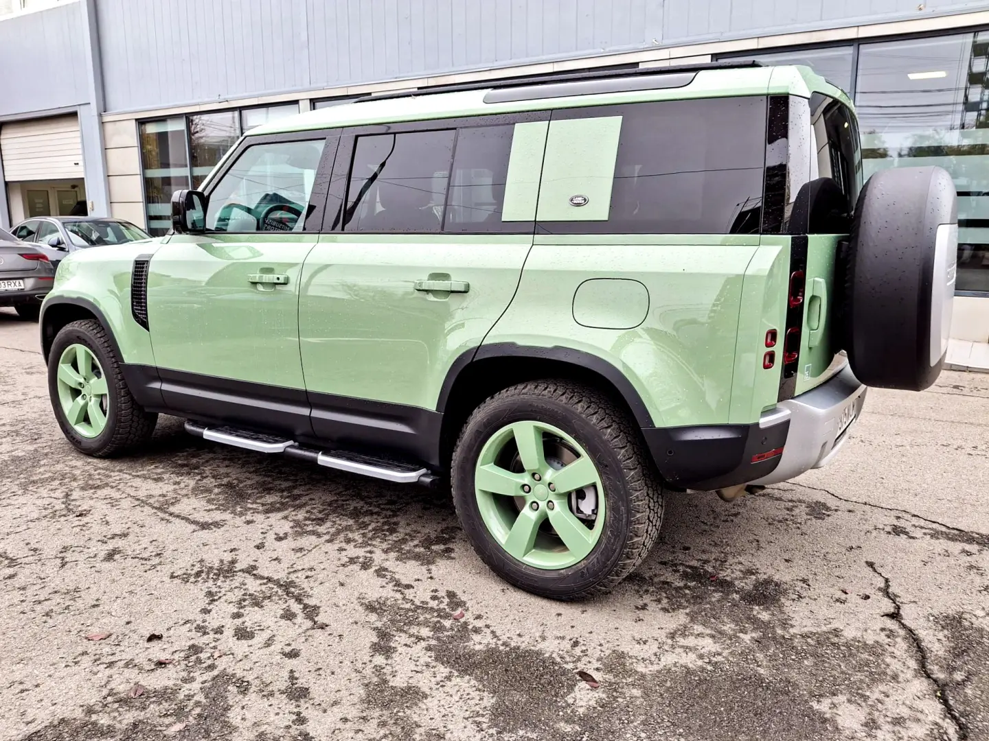 Land Rover Defender P400 75th Limited Edition