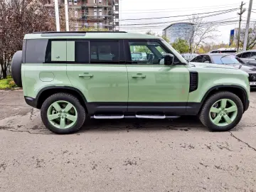 Land Rover Defender P400 75th Limited Edition