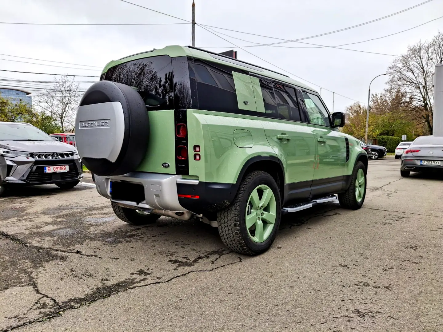 Land Rover Defender P400 75th Limited Edition