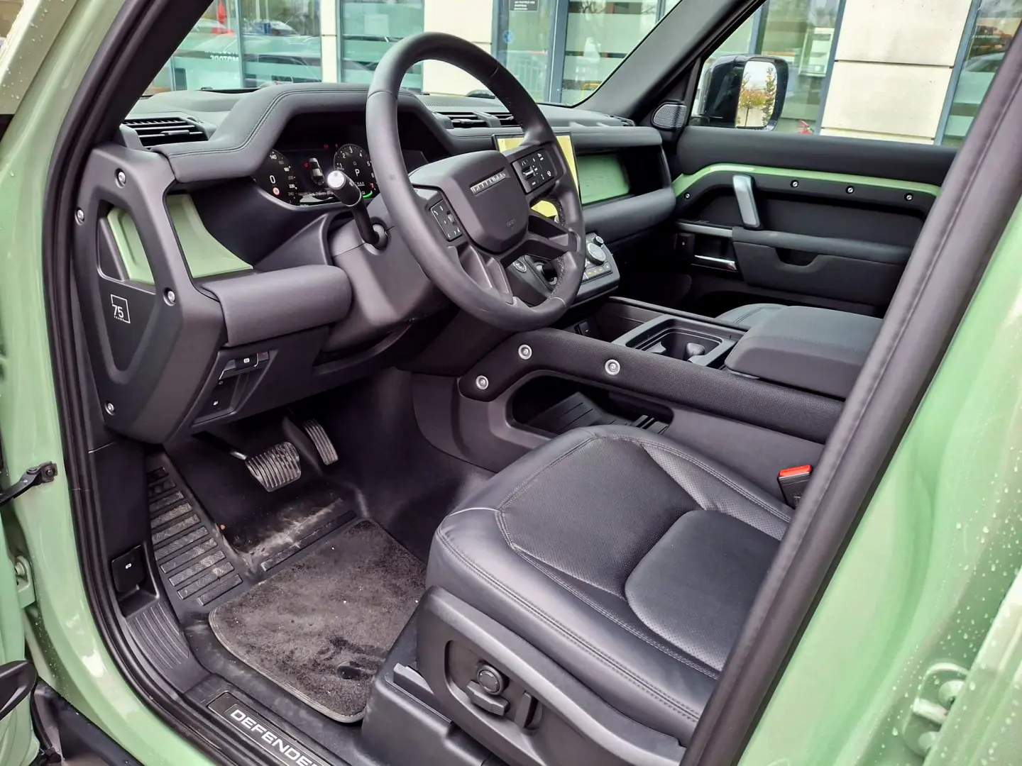 Land Rover Defender P400 75th Limited Edition