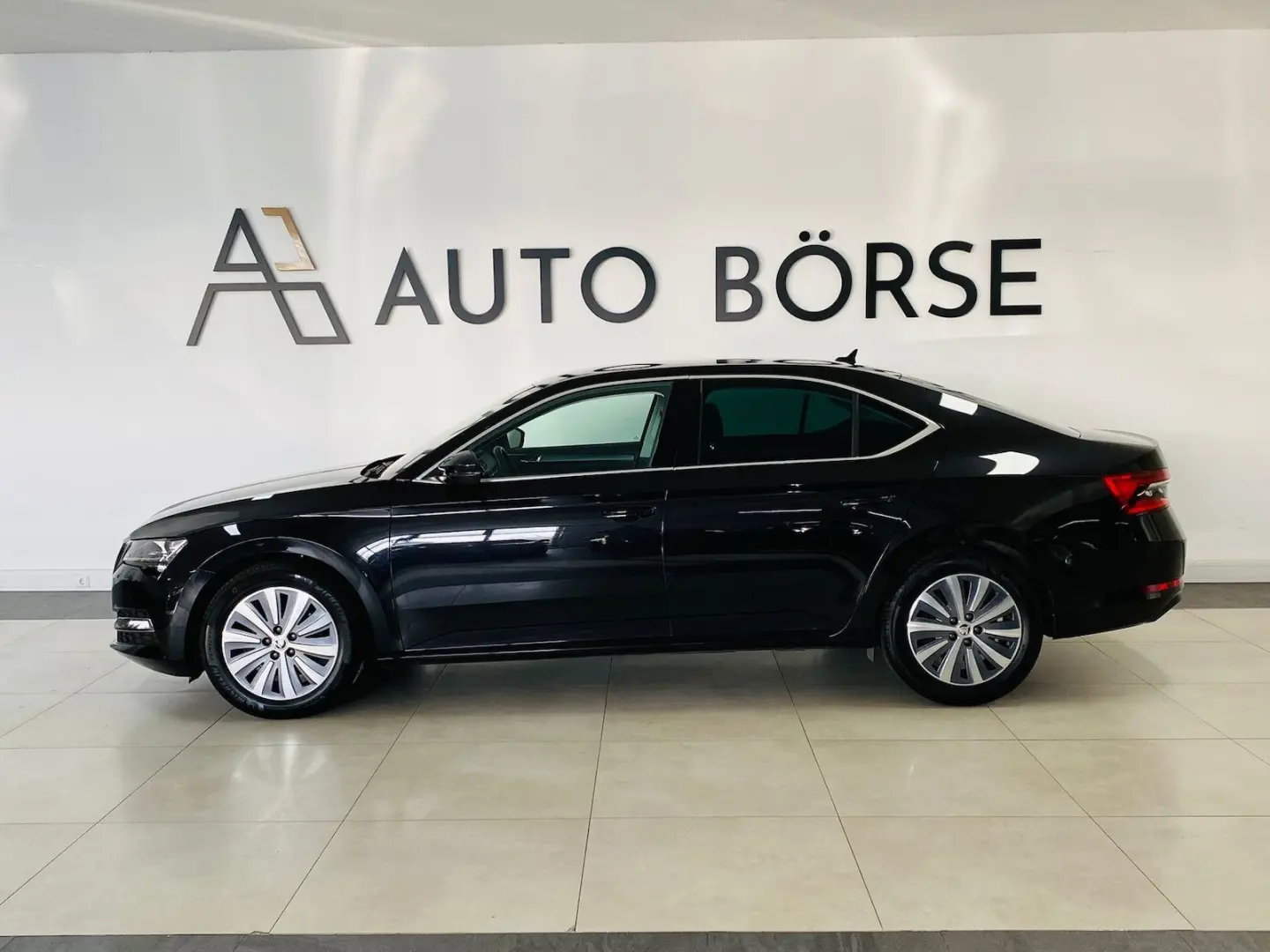 Superb Lim 2.0 TDI DSG STYLE NAVI ACC MATRIX AHK