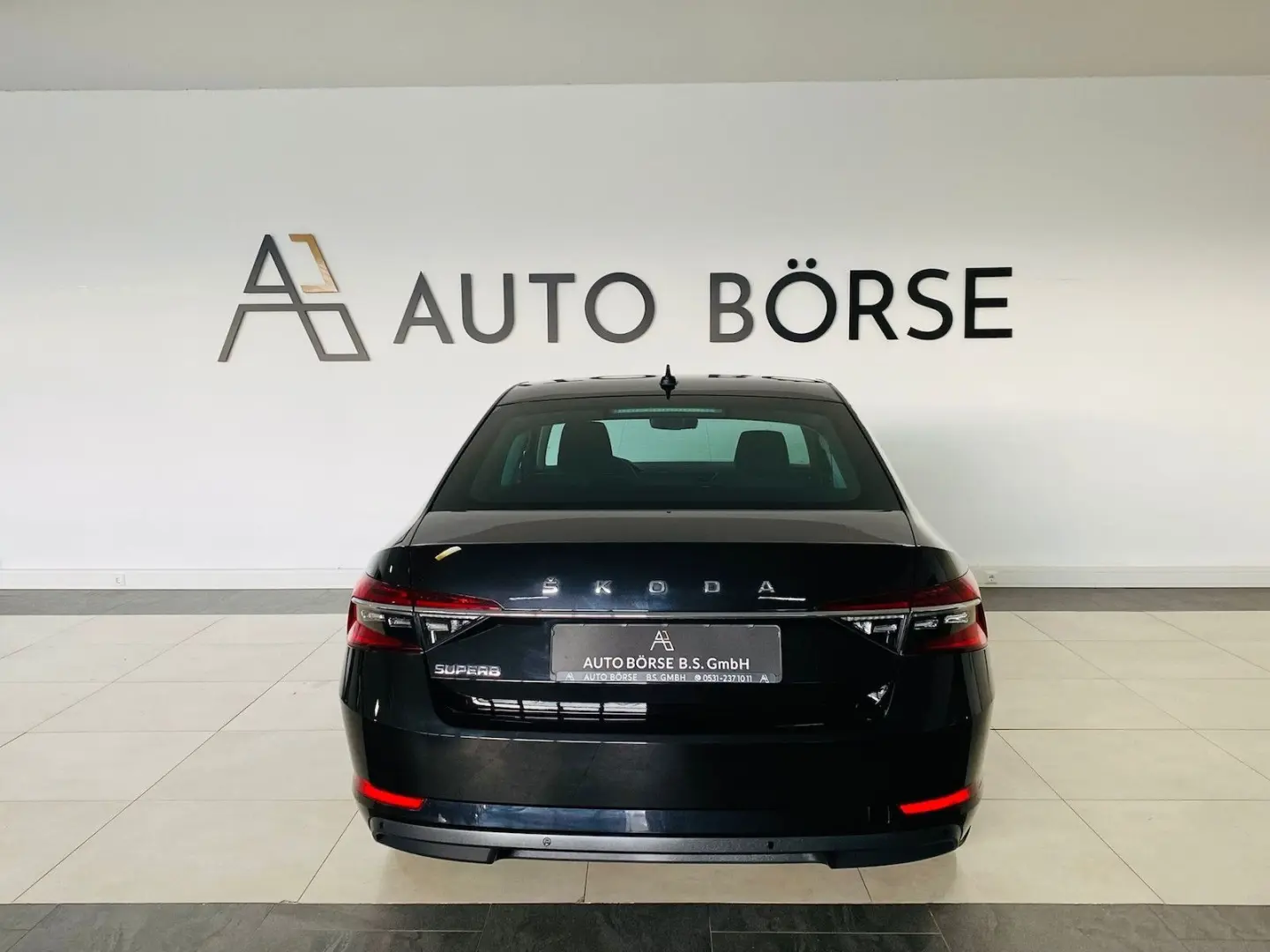 Superb Lim 2.0 TDI DSG STYLE NAVI ACC MATRIX AHK