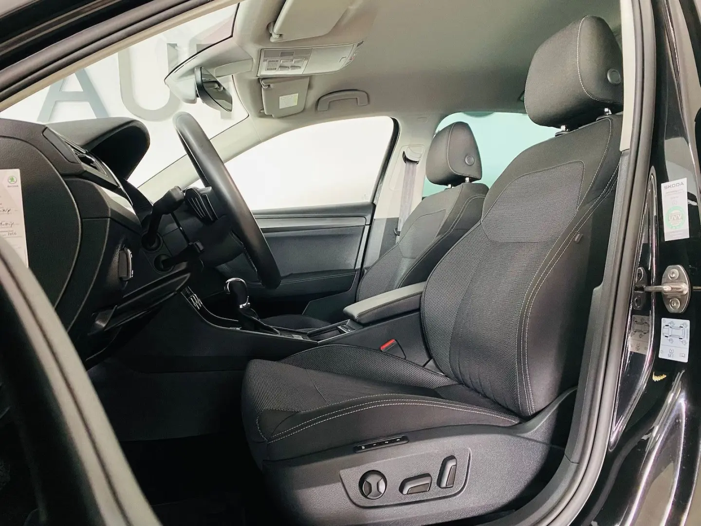 Superb Lim 2.0 TDI DSG STYLE NAVI ACC MATRIX AHK