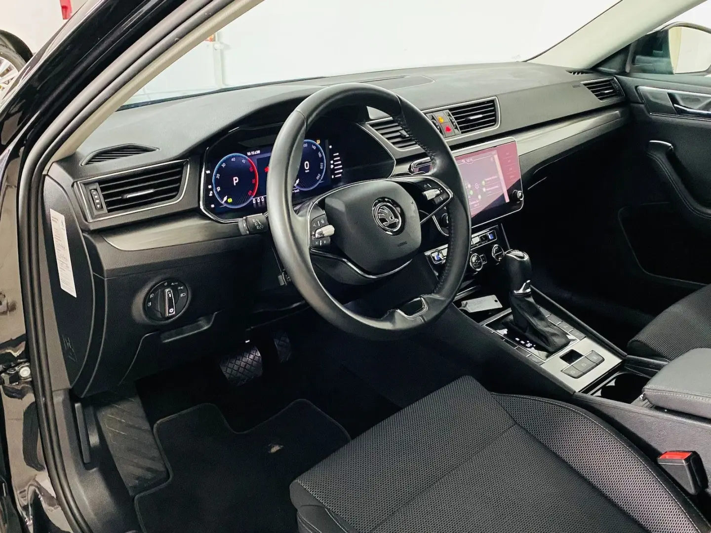 Superb Lim 2.0 TDI DSG STYLE NAVI ACC MATRIX AHK