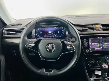 Superb Lim 2.0 TDI DSG STYLE NAVI ACC MATRIX AHK