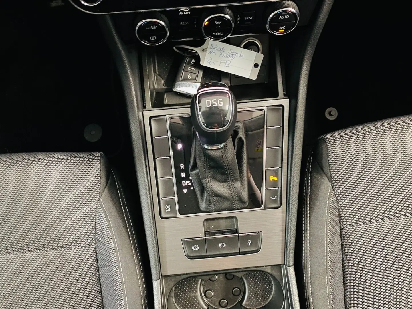 Superb Lim 2.0 TDI DSG STYLE NAVI ACC MATRIX AHK