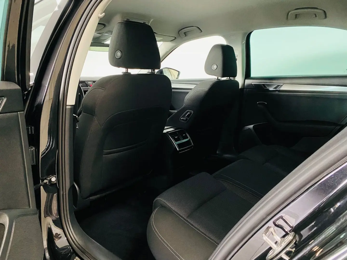 Superb Lim 2.0 TDI DSG STYLE NAVI ACC MATRIX AHK