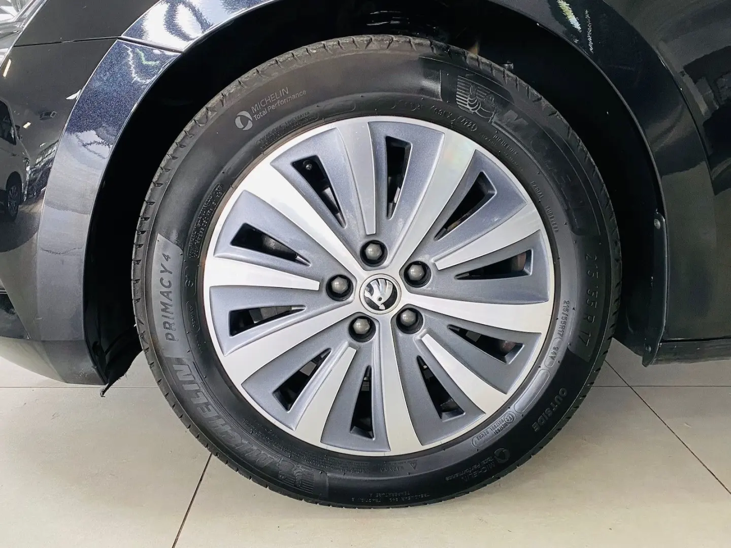 Superb Lim 2.0 TDI DSG STYLE NAVI ACC MATRIX AHK