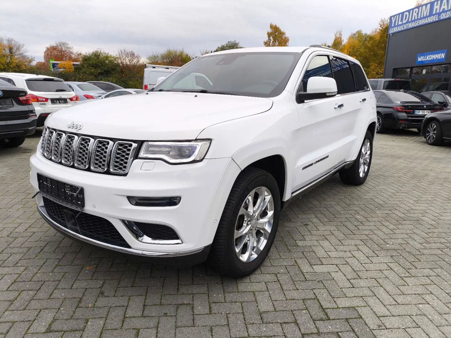 Grand Cherokee 3.0 CRD Summit LEDER NAVI PDC