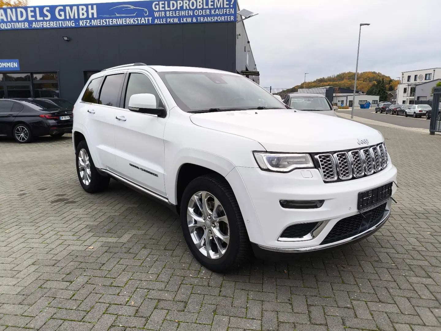 Grand Cherokee 3.0 CRD Summit LEDER NAVI PDC