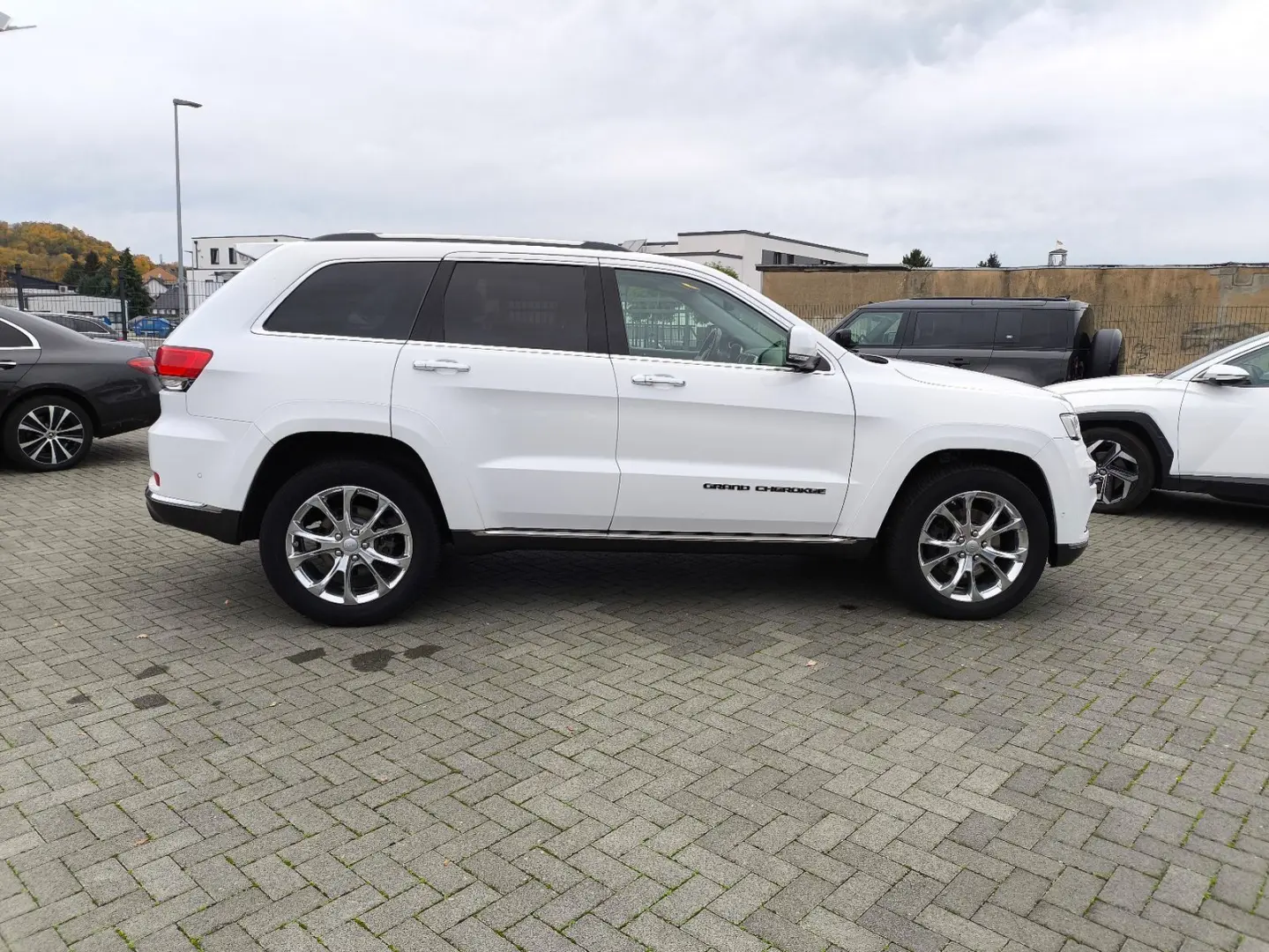 Grand Cherokee 3.0 CRD Summit LEDER NAVI PDC