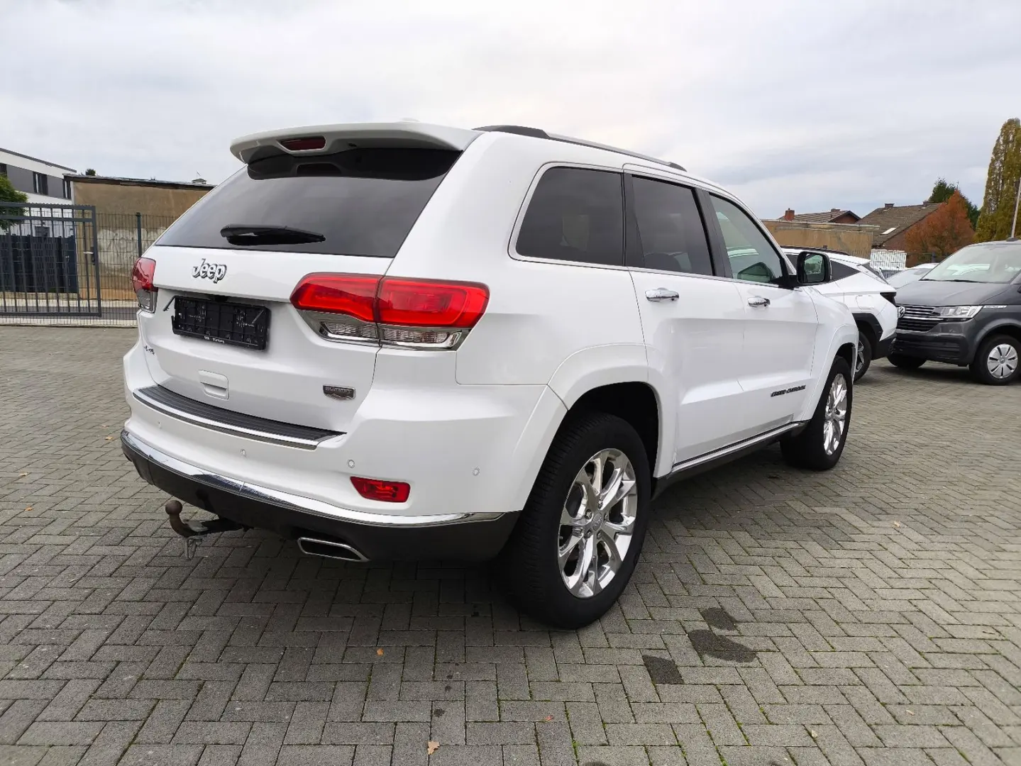 Grand Cherokee 3.0 CRD Summit LEDER NAVI PDC
