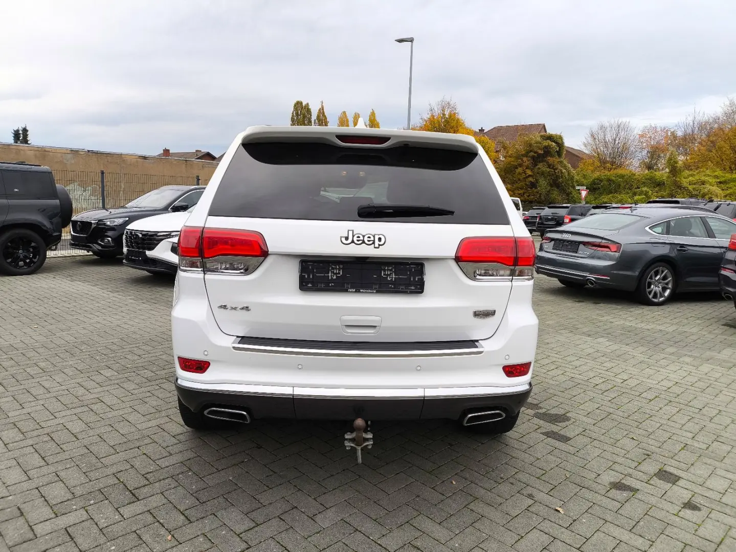 Grand Cherokee 3.0 CRD Summit LEDER NAVI PDC