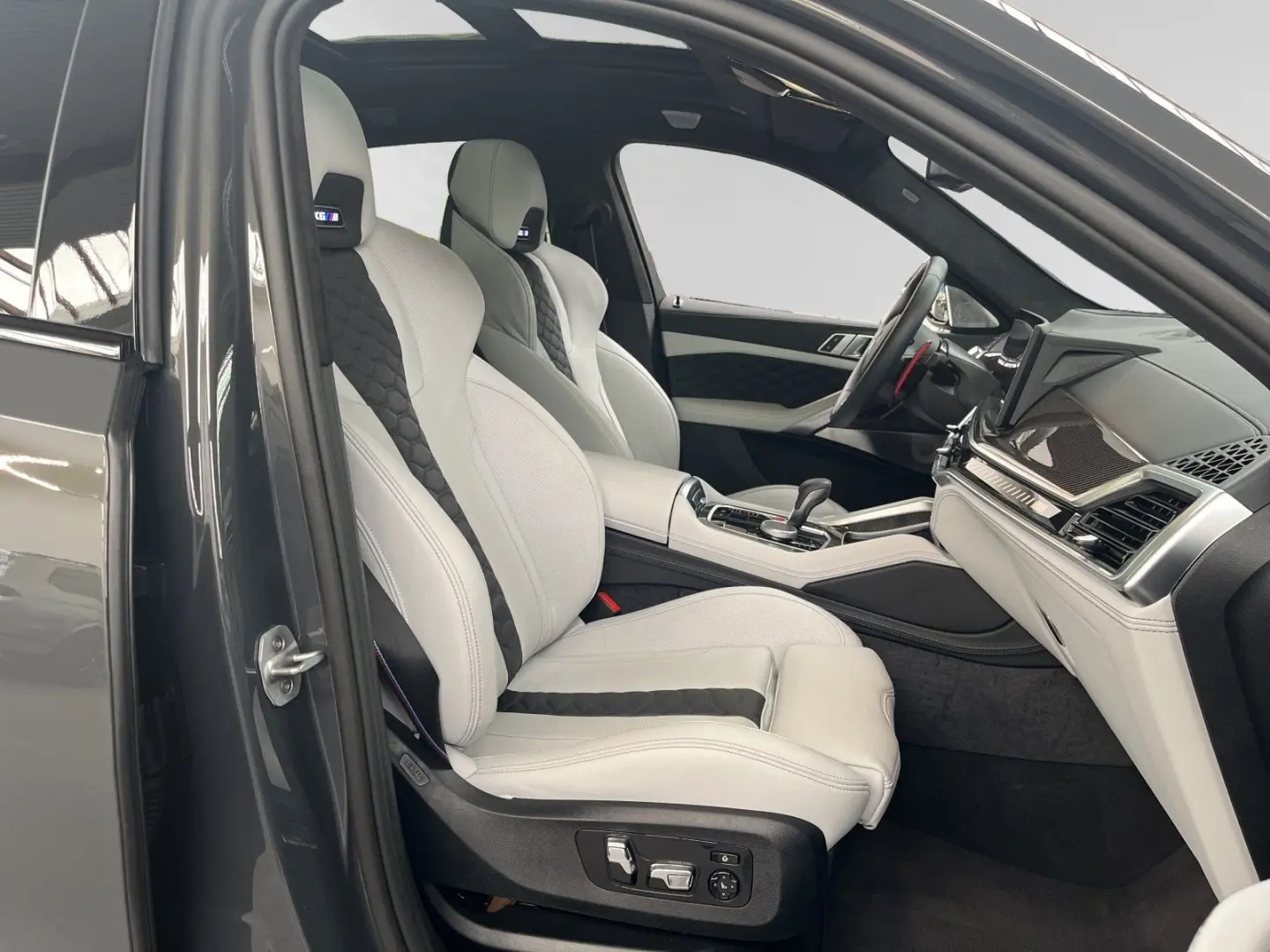 X6 M Competition  € 1.190 Zubehörbonus SkyLounge