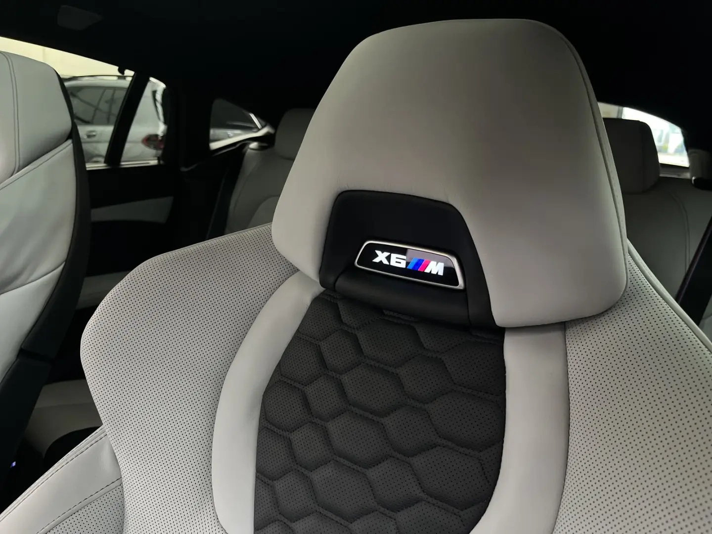 X6 M Competition  € 1.190 Zubehörbonus SkyLounge