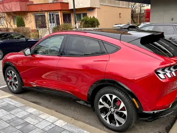 FORD MUSTANG Mach E AWD Premium