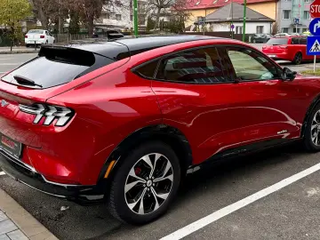 FORD MUSTANG Mach E AWD Premium