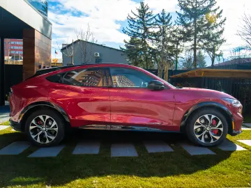 FORD MUSTANG Mach E AWD Premium