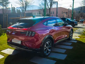 FORD MUSTANG Mach E AWD Premium