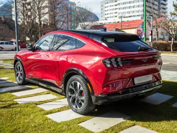 FORD MUSTANG Mach E AWD Premium