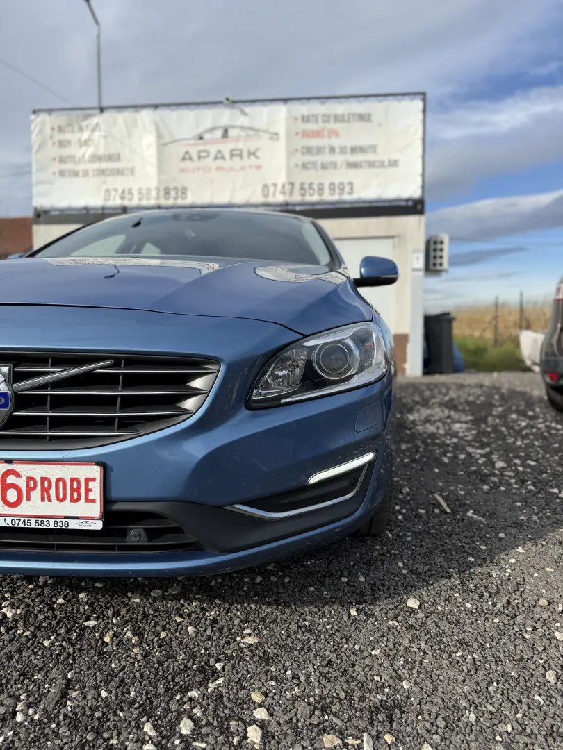 Volvo V60 D6  R-Design Full Option Plug-in Hybrid