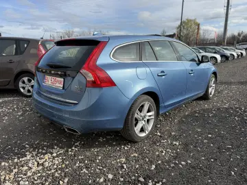 Volvo V60 D6  R-Design Full Option Plug-in Hybrid