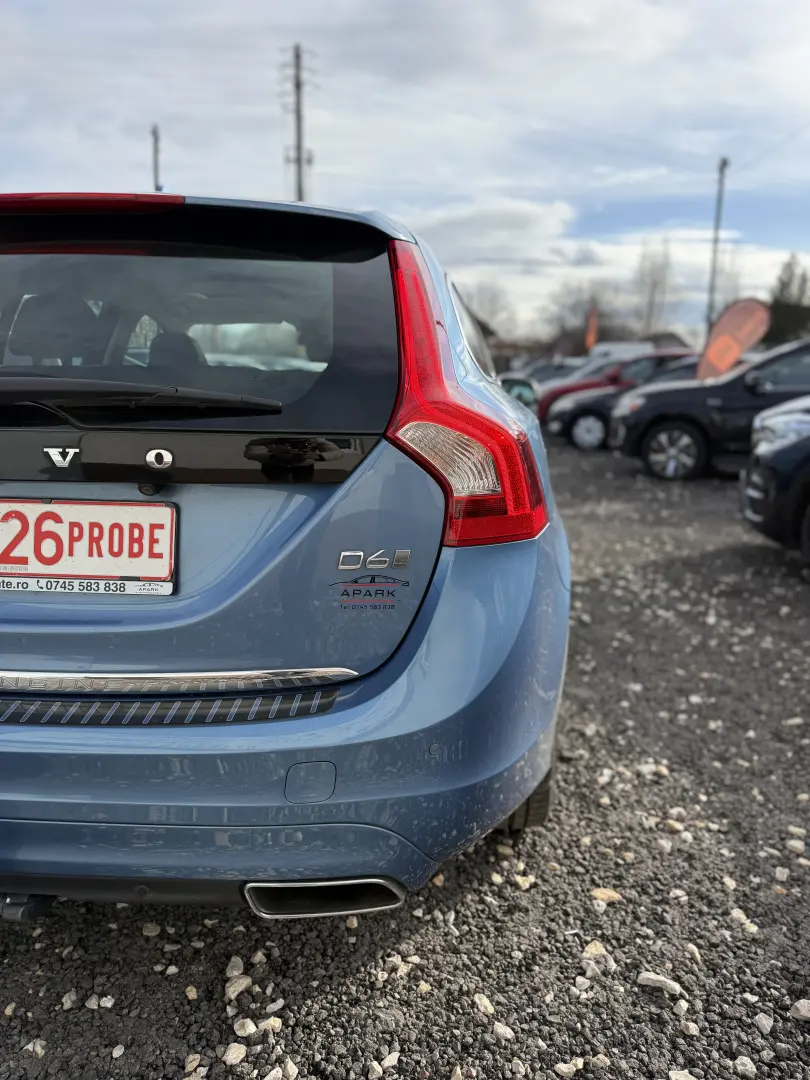 Volvo V60 D6  R-Design Full Option Plug-in Hybrid