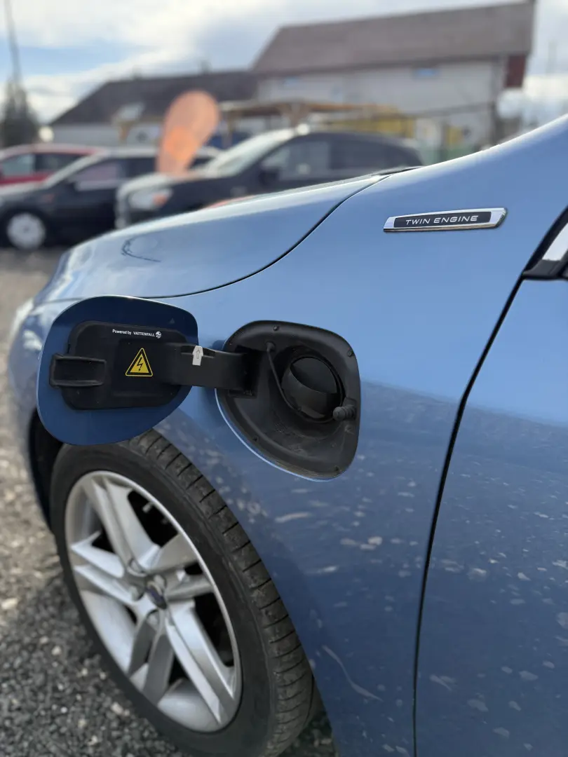 Volvo V60 D6  R-Design Full Option Plug-in Hybrid