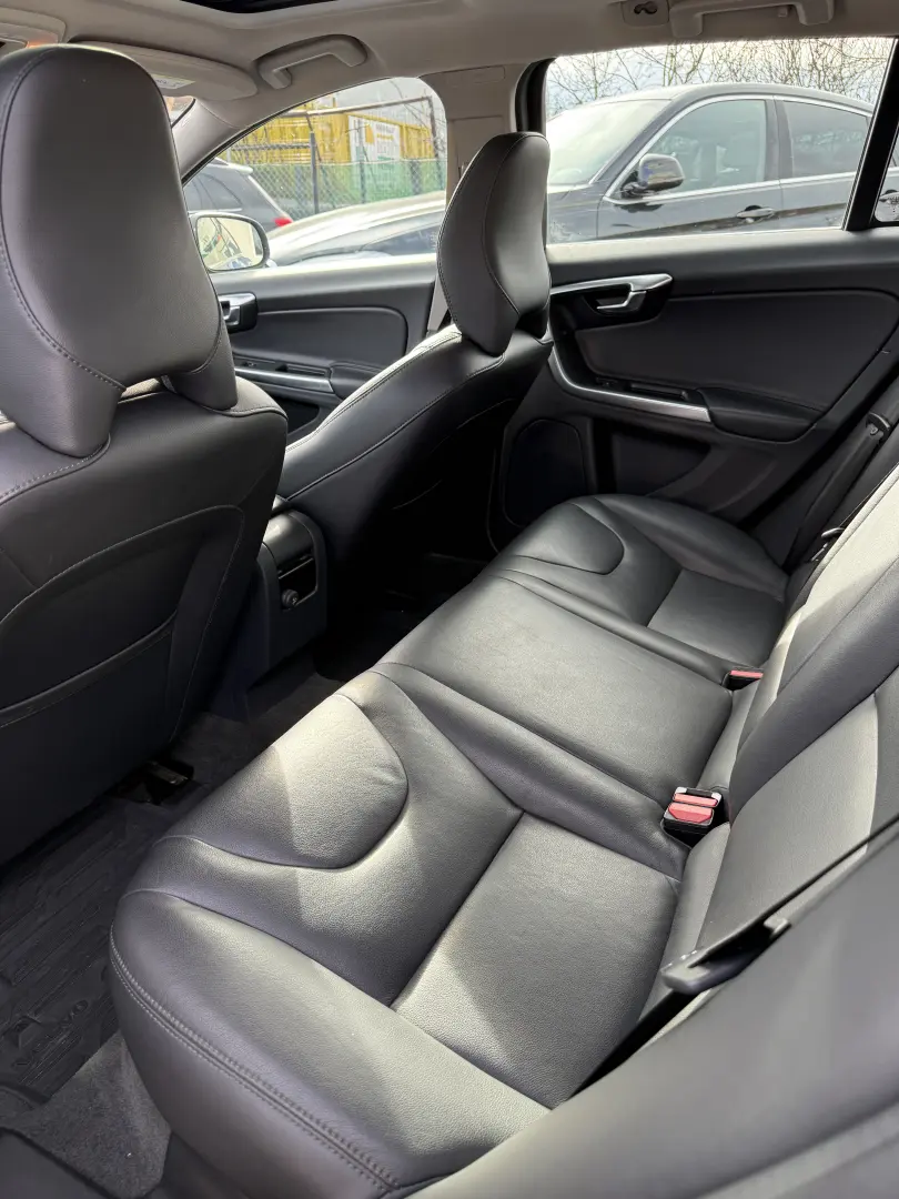 Volvo V60 D6  R-Design Full Option Plug-in Hybrid