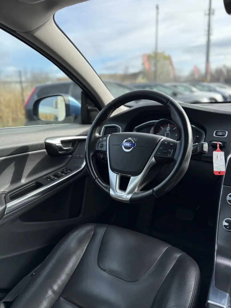 Volvo V60 D6  R-Design Full Option Plug-in Hybrid